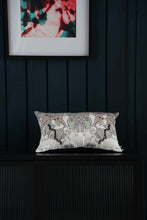 Load image into Gallery viewer, Eyes Mini Cushion Cover